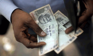 సైన్యం ప్రాణాలా? పాక్‌తో క్రికెట్టా?: హర్భజన్ ఫైర్