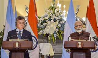 లంచం ఇస్తాను.. ప్రమోషన్ ఇవ్వండి.. ఓ ప్రబుద్దుడి నిర్వాకం.!