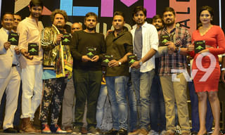 క్యాండిల్ లైట్ ర్యాలీలో సీఆర్పిఎఫ్ జవాన్లు