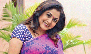 పేపర్ డ్రెస్‌‌తో దడ పుట్టిస్తోన్న బాలీవుడ్ బ్యూటీ