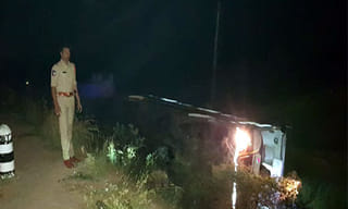 ఆటో డ్రైవర్లకు పోలీస్ శాఖ గుర్తింపు కార్డులు జారీ