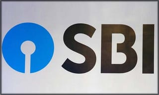 స్కూల్లో మద్యం తాగుతున్న విద్యార్థినులు