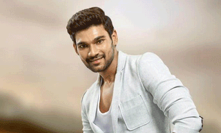 కోడి రామకృష్ణపై సోనూ సూద్ భావోద్వేగ పోస్ట్