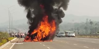 చిట్‌ఫండ్ కేసు విచారణ నుంచి వైదొలిగిన న్యాయమూర్తి