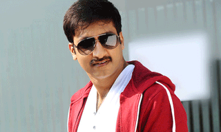 అఖిల్ కోసం ఆ ముగ్గురు..?