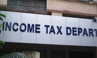 స్వ‌౦త ఊరు రుణ౦ తీర్చుకు౦టున్న ప్రవాసులు