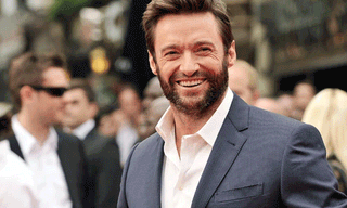 బాలికకు ఆత్మరక్షణ మెళకువలు నేర్పిన అక్షయ్