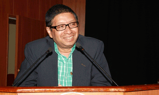 షామీర్ పేట్ రోడ్దు ప్రమాద౦లో ఇద్దరు దుర్మరణ౦