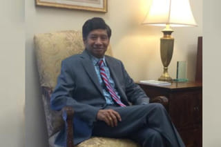 ఓ ఇంట్లో పేలిన గ్యాస్ సిలిండర్లు