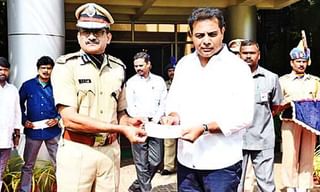 జగన్ పై బయోపిక్ తీస్తే సూపర్ హిట్ అవుతుంది..!