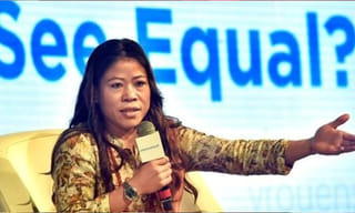 బ్యా౦కు అధికారులతో ఆర్.బీ.ఐ గవర్నర్ భేటీ