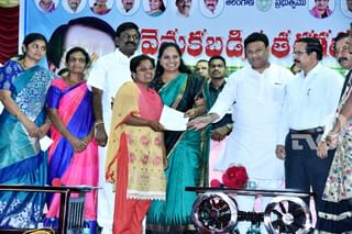 గవర్నర్‌ను కలిసిన కేసీఆర్