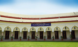 యూనివర్సిటీ హాస్టల్ విద్యార్థుల మధ్య ఘర్షణ