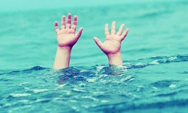 కాగ్నానదిలో కొట్టుక పోయిన కారు డ్రైవర్..