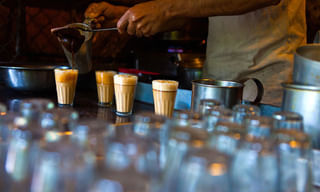 అచ్చు సినిమాలోలా.. కిందపడి లేచి గుర్రం పందెం గెలిచాడు