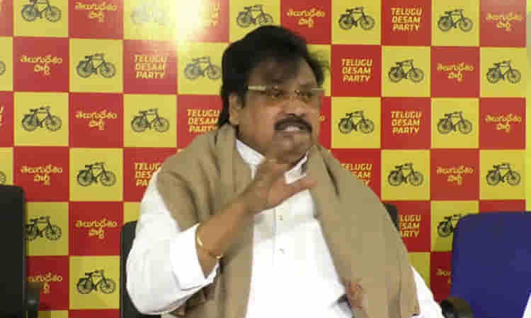 వివేకా కూతురు ఎందుకు మాట మార్చారు: వర్ల రామయ్య