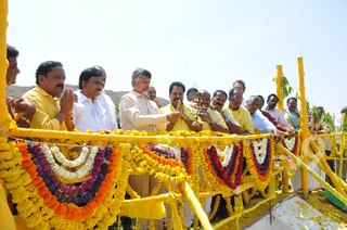 రేడియో మిర్చిలో అల్లు శిరీష్ టీం సందడి