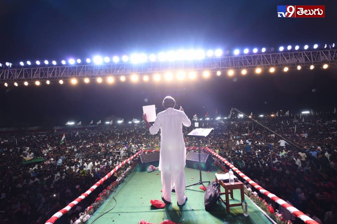 రాజమండ్రి వద్ద జరిగిన జనసేన పార్టీ ‘5’వ ఆవిర్భావ సభ యొక్క ఫొటోస్