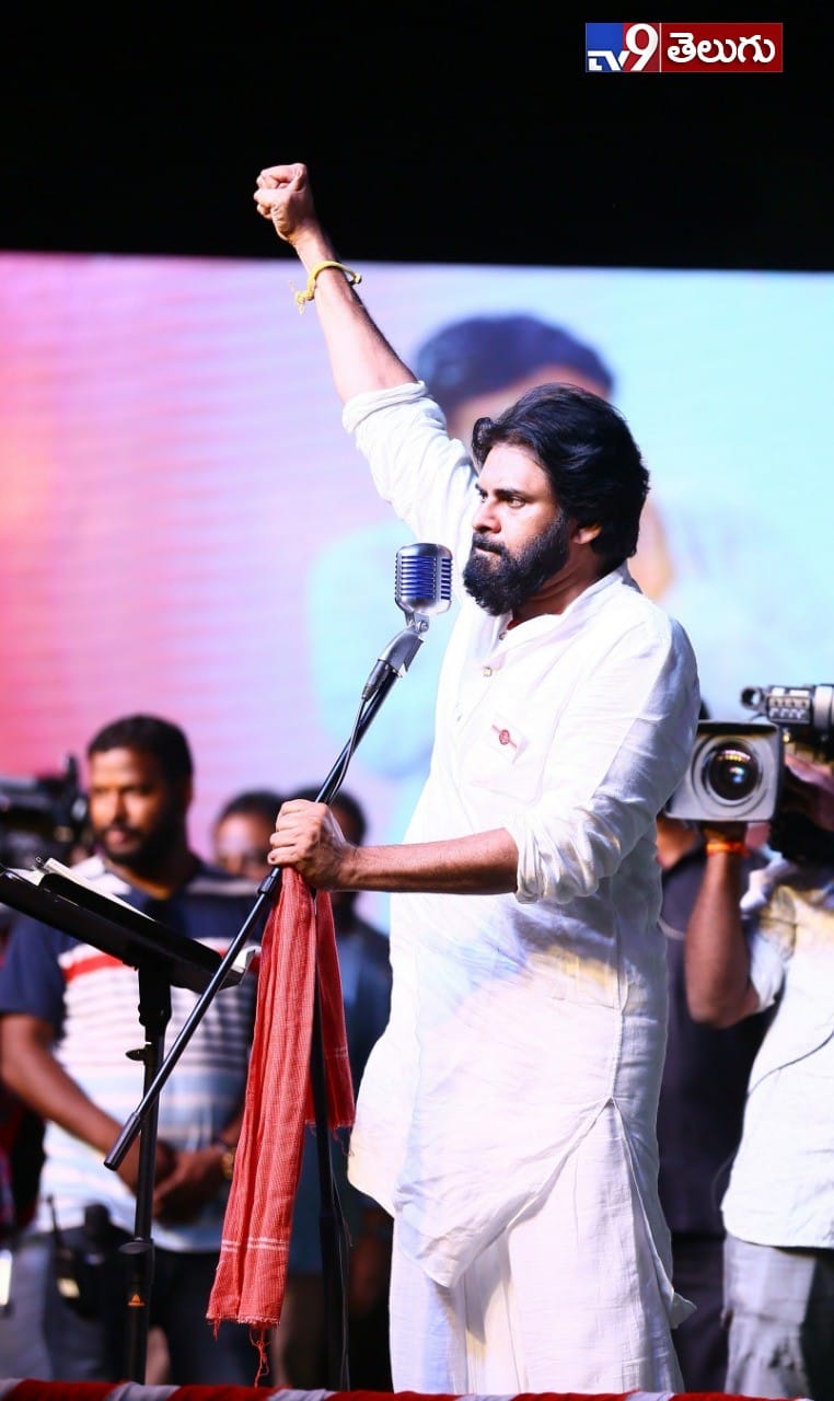 రాజమండ్రి వద్ద జరిగిన జనసేన పార్టీ ‘5’వ ఆవిర్భావ సభ యొక్క ఫొటోస్