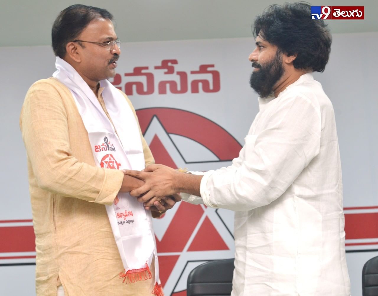 శ్రీ  జె డి.లక్ష్మి నారాయణ గారు జనసేన పార్టీ లోకి చేరిన  ఫొటోస్