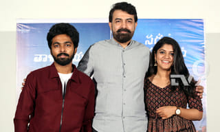 సిగ్గుపడుతున్న అనసూయ ఫొటోలు