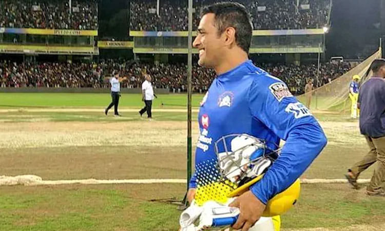 ధోనీ రాకతో దద్దరిల్లిన స్టేడియం