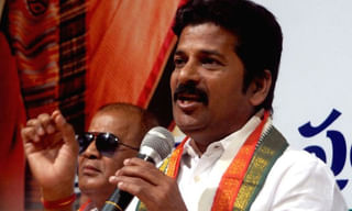 చంద్రబాబు నివాసం ముందు ఆందోళన