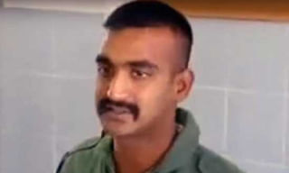 వైజాగ్ ఎయిర్‌పోర్ట్‌ చేరుకున్న ప్రధాని మోదీ