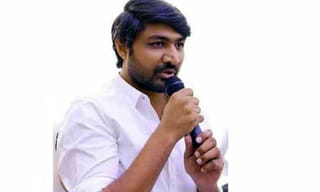 విద్యుత్ టవర్ ఎక్కి యువకుడు హల్ చల్..!