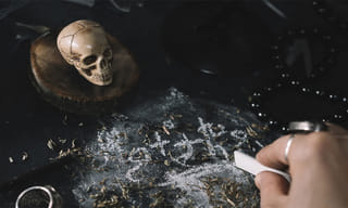 అమర జవాను తల్లి పాదాలు తాకిన రక్షణ మంత్రి