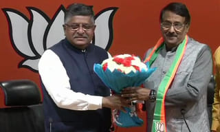 పార్టీలకు తలనొప్పిగా మారిన అభ్యర్ధుల ప్రకటన