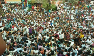 పిడుగుపాటు నుంచి కాపాడిన హెల్మెట్..