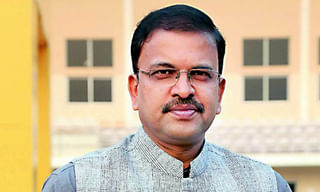 మీ కుటుంబం వల్లే భారత్ కు ఈ కష్టాలు.. బీజేపీ, కాంగ్రెస్ ల మధ్య ట్వీట్ వార్