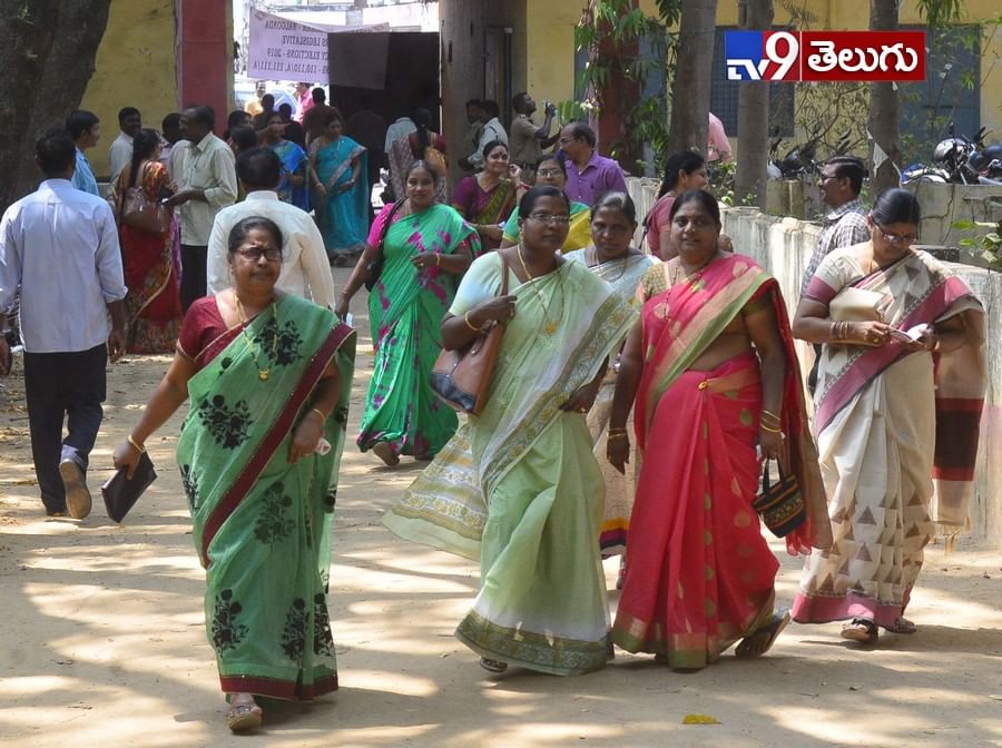 తెలంగాణ లో జరిగిన ‘ఎం ఎల్ సి’ ఎన్నికల ఫొటోస్