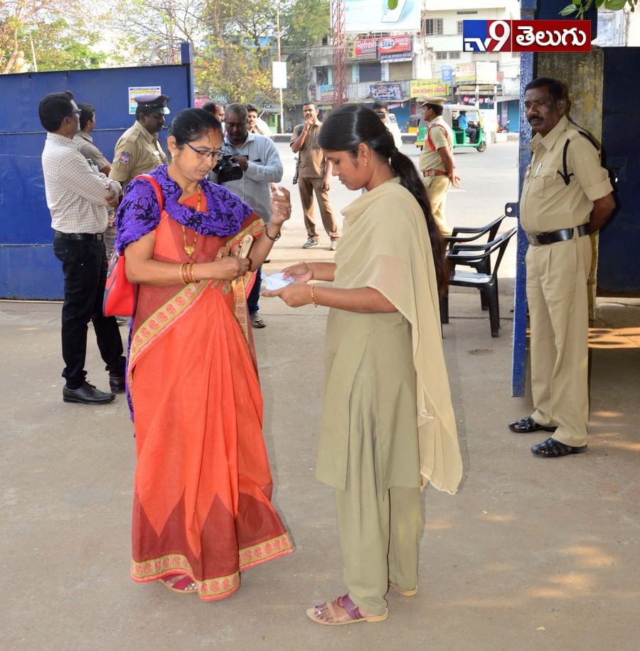 తెలంగాణ లో జరిగిన ‘ఎం ఎల్ సి’ ఎన్నికల ఫొటోస్