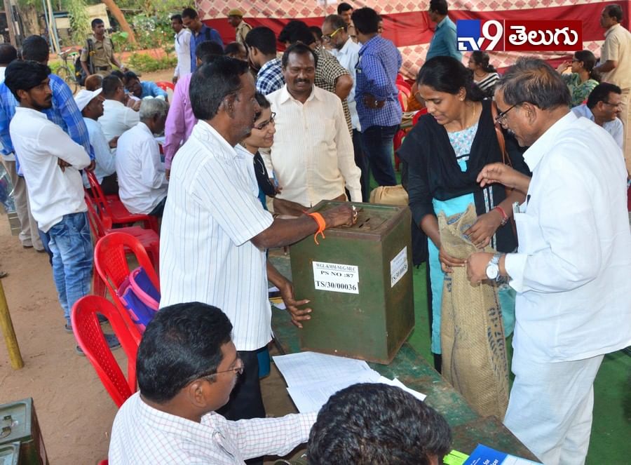 తెలంగాణ లో జరిగిన ‘ఎం ఎల్ సి’ ఎన్నికల ఫొటోస్