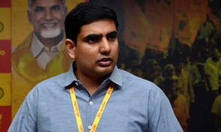 బిల్డింగ్ పై నుంచి దూకిన మహిళ