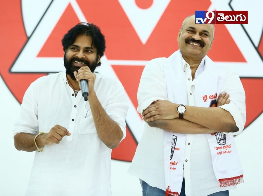 జనసేన పార్టీ లో చేరిన నాగబాబు ఫొటోస్