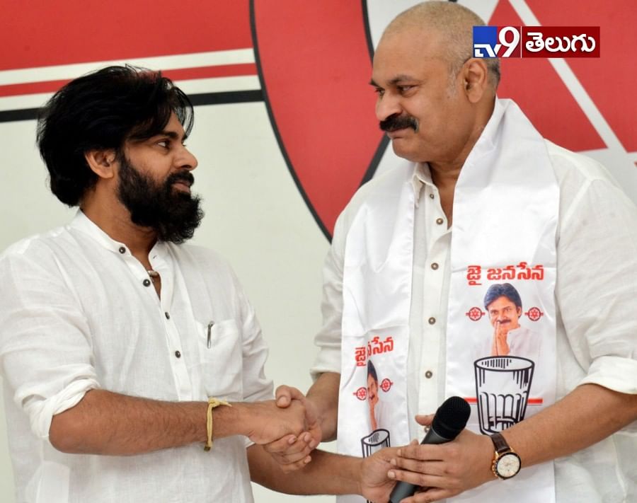 జనసేన పార్టీ లో చేరిన నాగబాబు ఫొటోస్