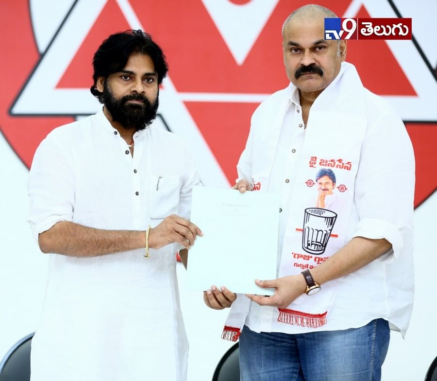 జనసేన పార్టీ లో చేరిన నాగబాబు ఫొటోస్