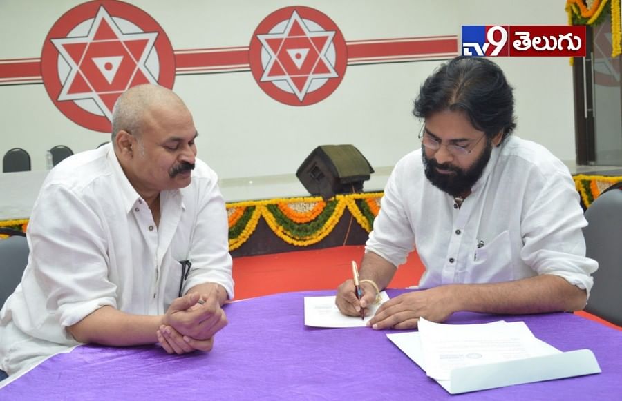 జనసేన పార్టీ లో చేరిన నాగబాబు ఫొటోస్