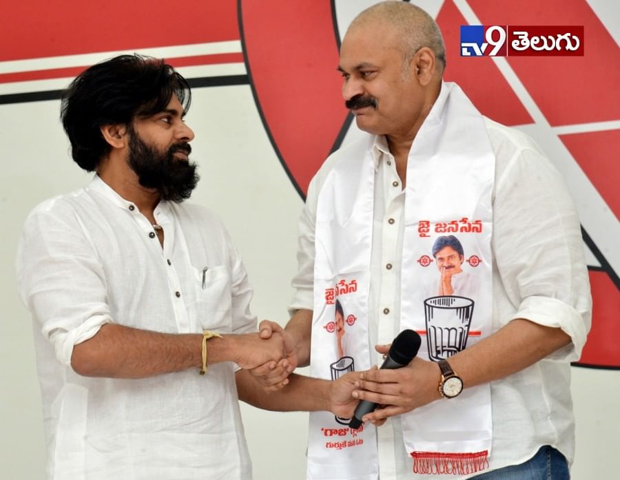 జనసేన పార్టీ లో చేరిన నాగబాబు ఫొటోస్