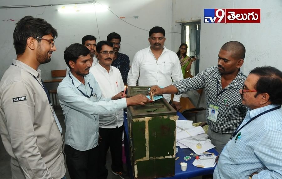 తెలంగాణ లో జరిగిన ‘ఎం ఎల్ సి’ ఎన్నికల ఫొటోస్