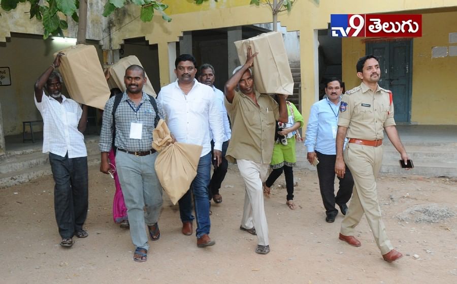 తెలంగాణ లో జరిగిన ‘ఎం ఎల్ సి’ ఎన్నికల ఫొటోస్