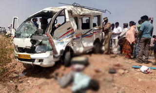 డేటా వివాదంపై గవర్నర్‌కు ఫిర్యాదు చేయనున్న జగన్‌