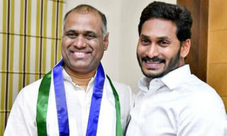జగన్‌కు ఇక్కడ అడుగుపెట్టే అర్హత లేదు: మంత్రి నక్కా ఆనందబాబు