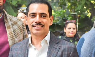 హోటల్ బిల్లు కట్టకుండా పారిపోయిన పూజా గాంధీ