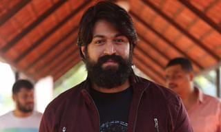 సాయం చేసి వేధిస్తున్నాడు: నటుడిపై నటి ఫిర్యాదు