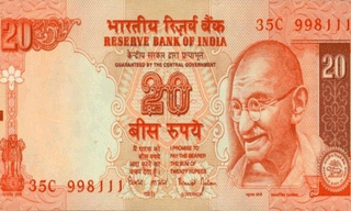 మోదీ పాదాభివందనం!