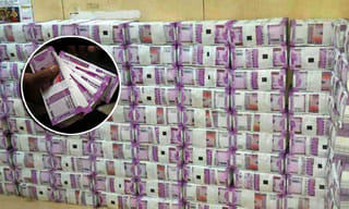 స్నానం చేయకండి.. బట్టలు ఉతక్కండి: విద్యార్థినులకు యూనివర్సిటీ సర్క్యులర్